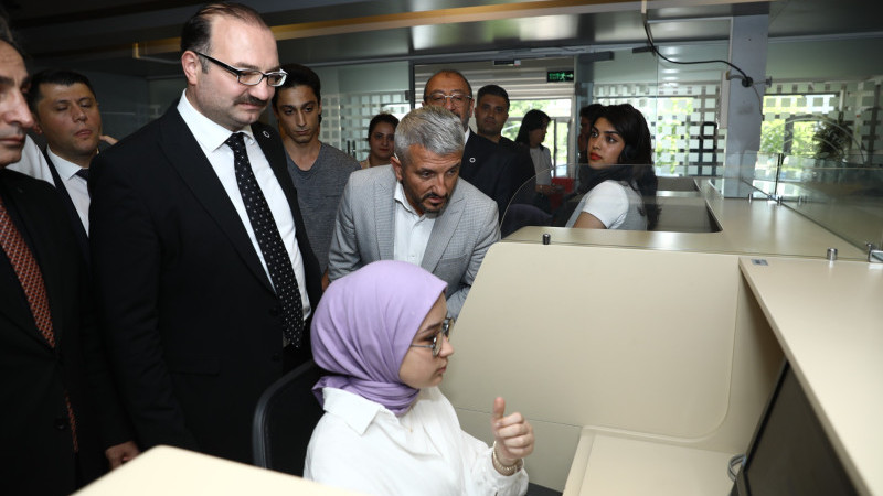 96 üniversite öğrencisi iş hayatına ilk adımını attı