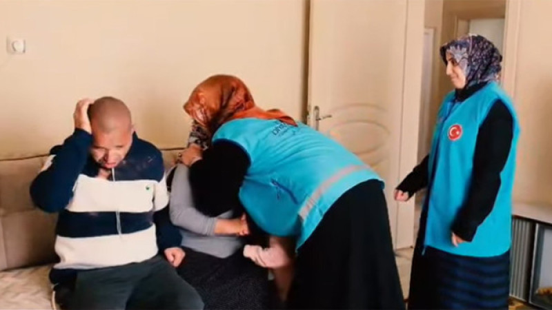 Erzurum TDV Kadın Kolları 48 yıllık anneliği Umre ile ödüllendirdi