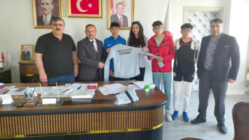 Başkan Yaptırmış, başarılı sporcuları ödüllendirdi