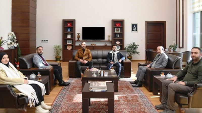 Rektör Çakmak, Gazzeli öğrencileri makamında konuk etti