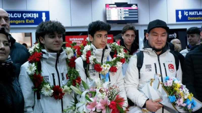 Bozdağ memleketi Erzurum'da coşkuyla karşılandı