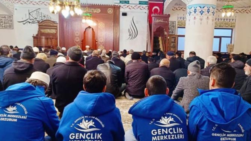 Sabah namazında şehitler için dualar edildi 