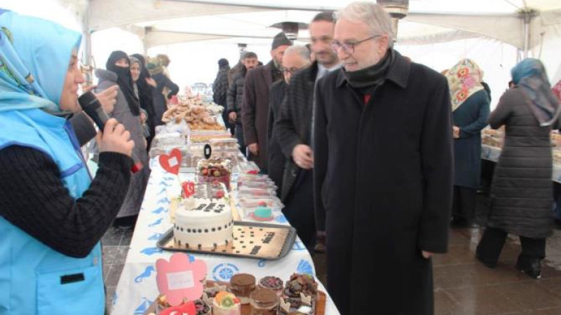 Erzurum'da deprem bölgesi için kermes düzenlendi