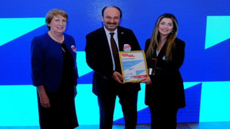 ETÜ’lü akademisyen British Council’den ödül aldı