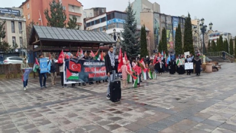 Sağlık çalışanlarının Gazze için yaptığı sessiz yürüyüş devam etti
