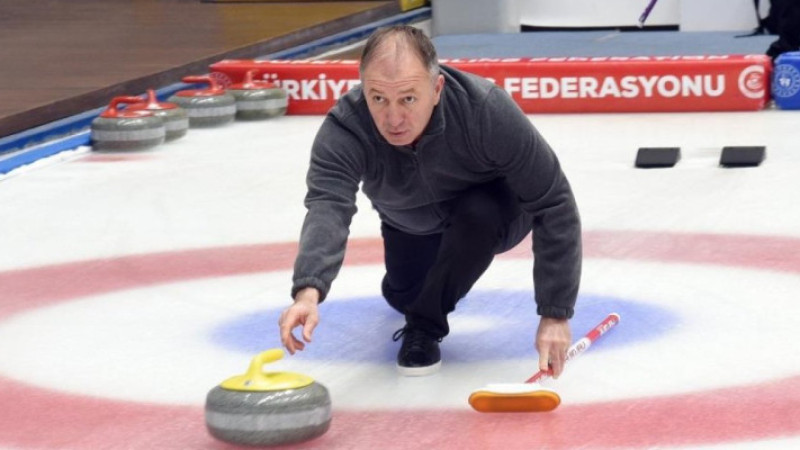 Erzurum'un lisanslı curlingçi müdürü 