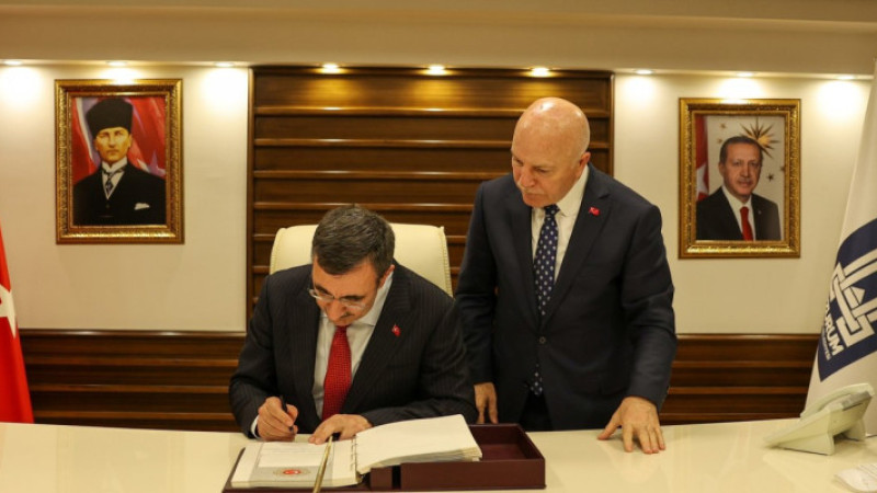 Cumhurbaşkanı Yardımcısı Yılmaz, Büyükşehir Belediyesi’ni ziyaret etti