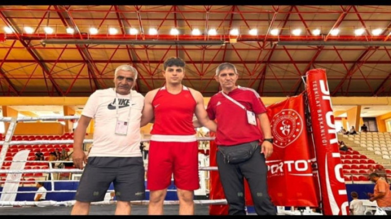 Dadaş boksörler iki altın madalya kazandı