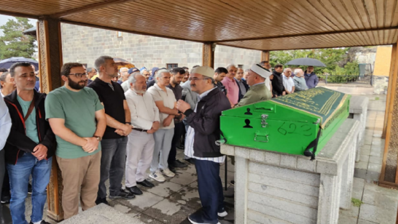 Erzurum'un Abdulkerim Hocası dualarla uğurlandı