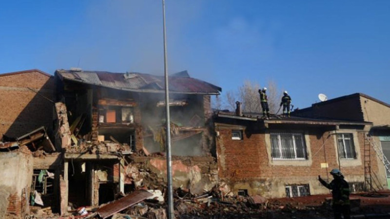 Erzurum'da doğalgaz patlaması: 2 ev çöktü, 1 yaralı