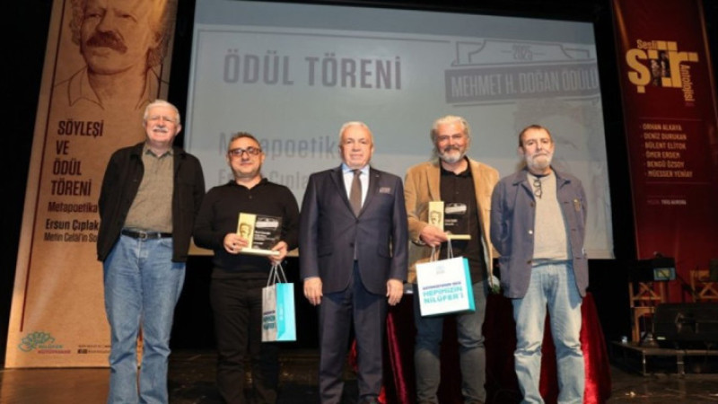 Kacıroğlu’na edebiyat eleştirisi ödülü