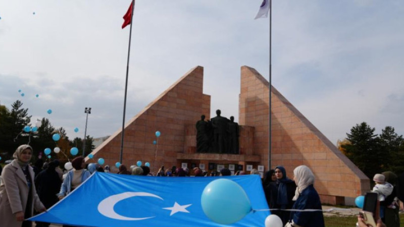 Doğu Türkistan'daki zulme dikkat çektiler