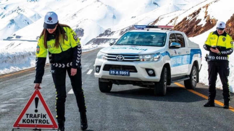 Polisten sürücülere kış, kar ve buz uyarısı