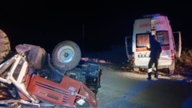 Ambulans traktöre arkadan çarptı: 4 yaralı