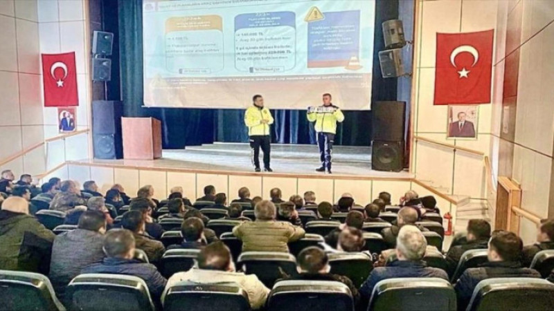 Jandarma trafik bilgilendirme çalışmalarını sürdürüyor