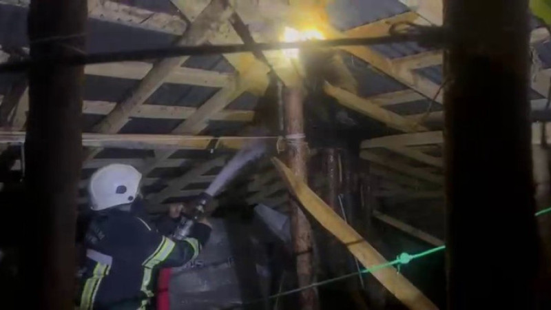 Karayazı'da çıkan yangın korkuttu