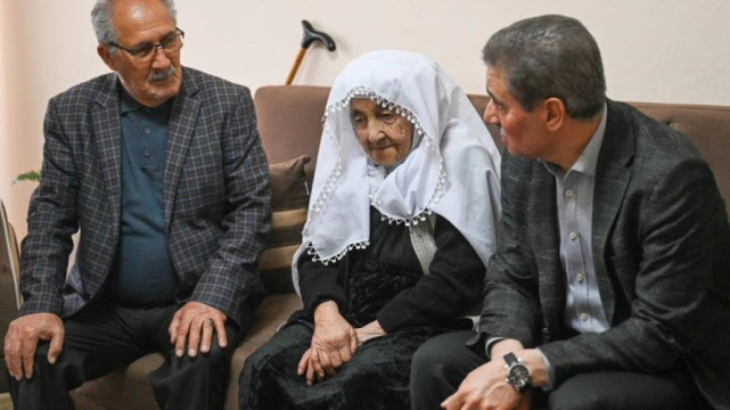 Vali Baruş'tan asırlık çınara ve gazilere vefa ziyareti
