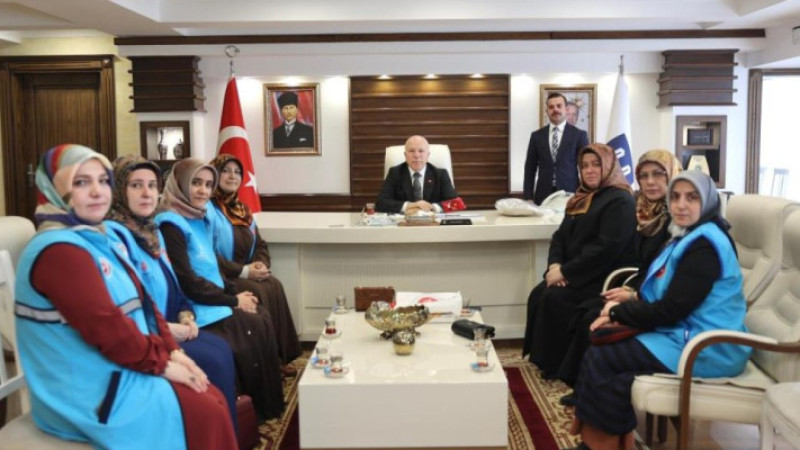 TDV Erzurum Kadın Kolları heyeti Başkan Sekmen'i ziyaret etti