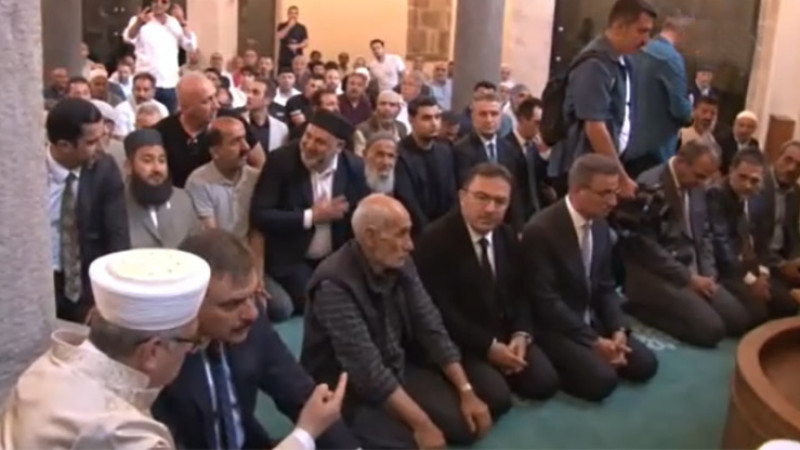 Fetih Camii restorasyonun ardından ibadete açıldı