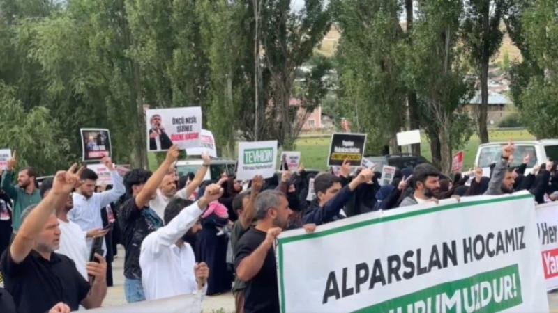  Kuytul taraftarları cezaevi önünde izinsiz toplandı
