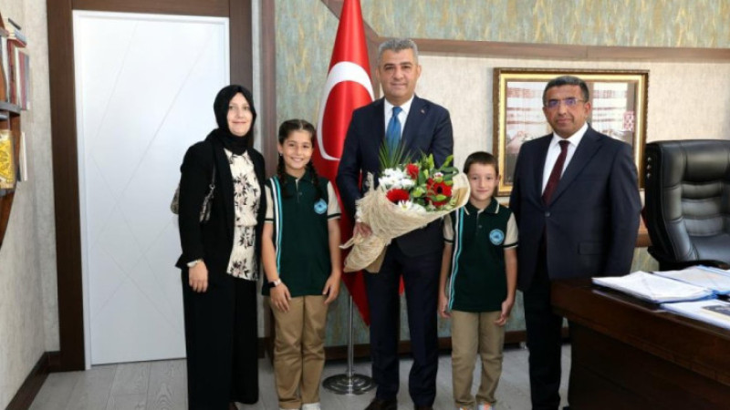Erzurum’da binlerce öğrenci yeni eğitim yılına başladı